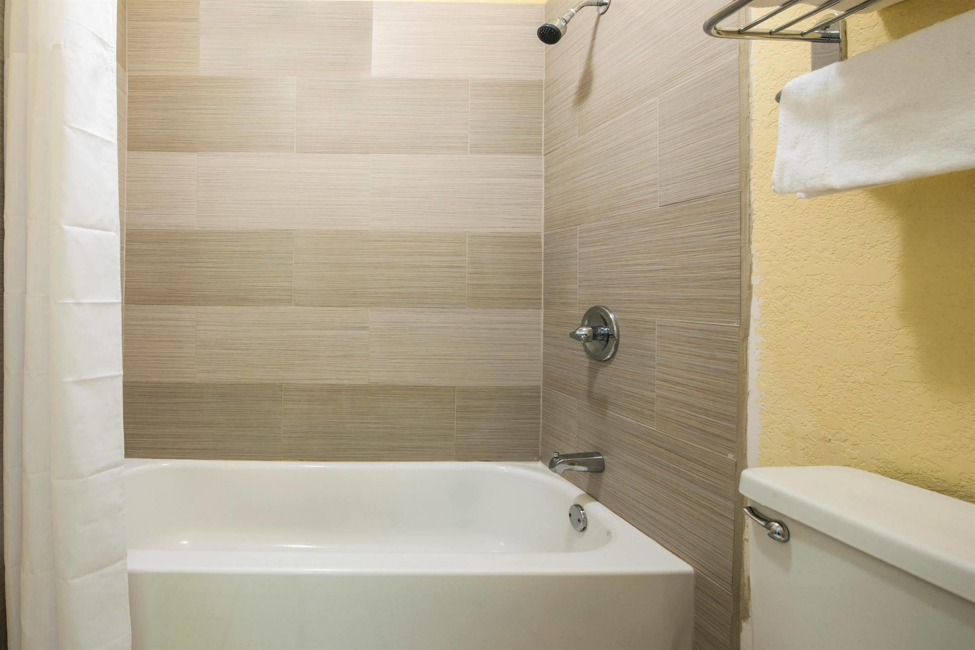 Days Inn By Wyndham Eastland エクステリア 写真