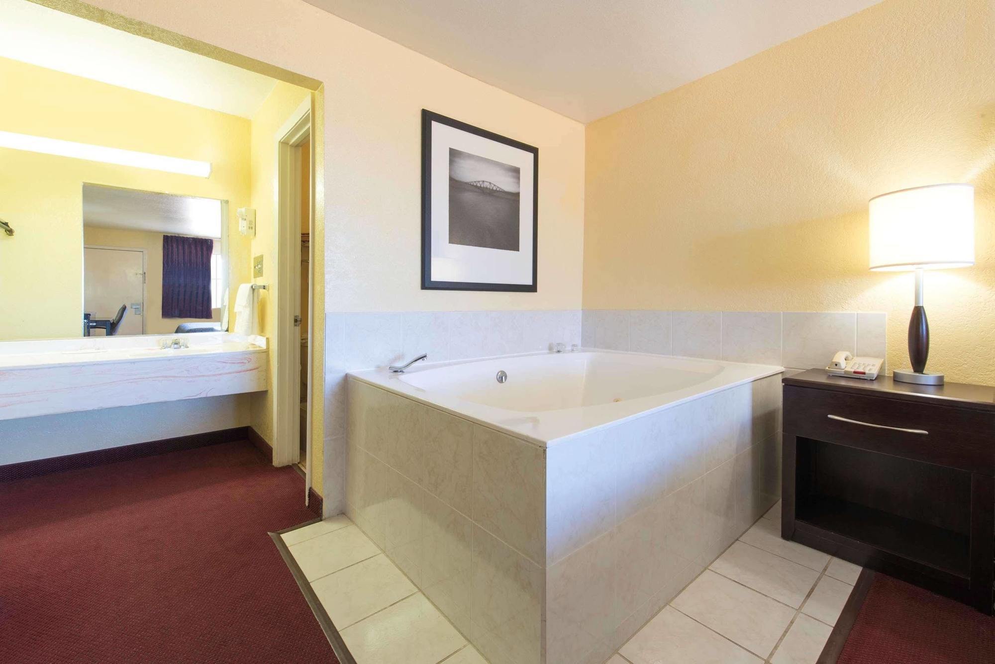 Days Inn By Wyndham Eastland エクステリア 写真