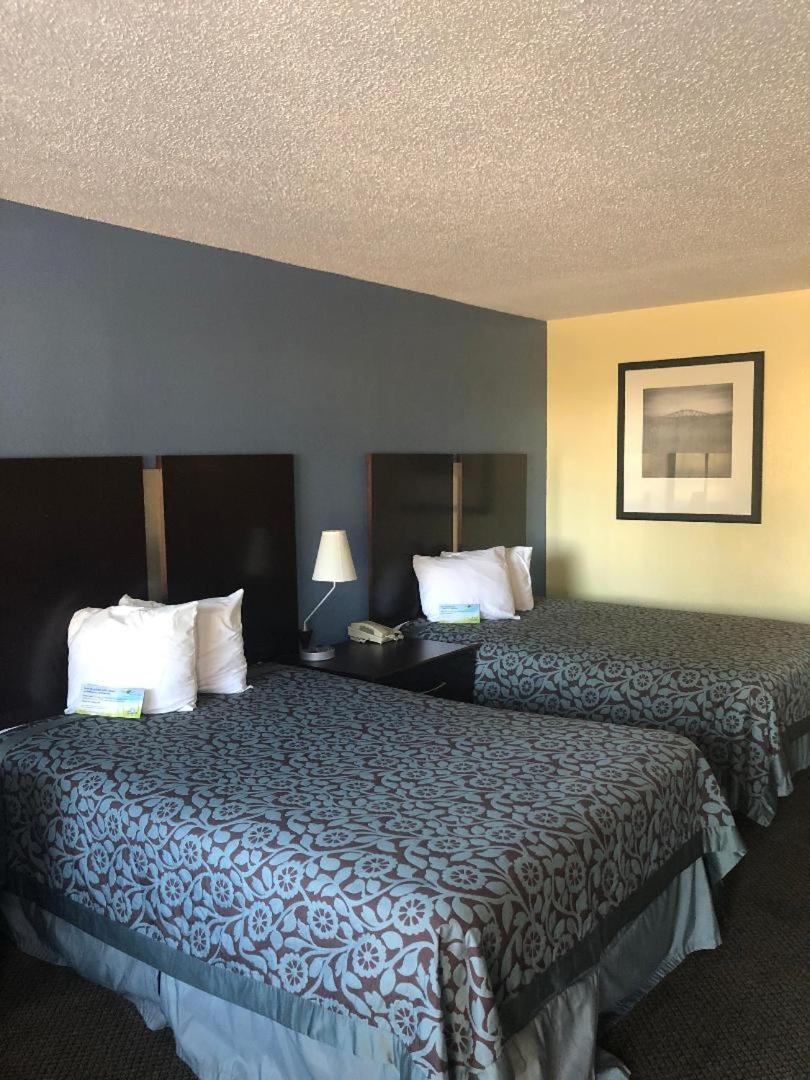 Days Inn By Wyndham Eastland エクステリア 写真