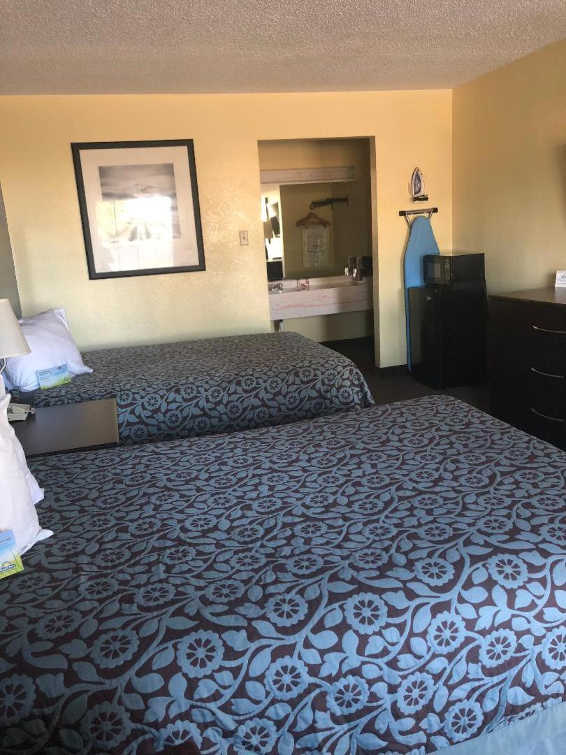 Days Inn By Wyndham Eastland エクステリア 写真