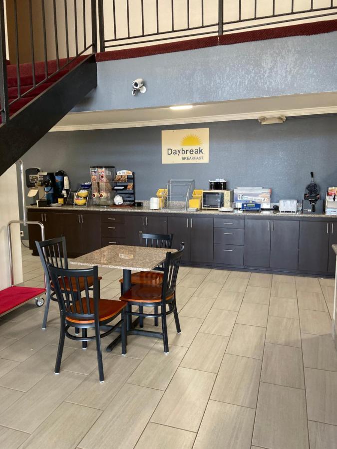 Days Inn By Wyndham Eastland エクステリア 写真