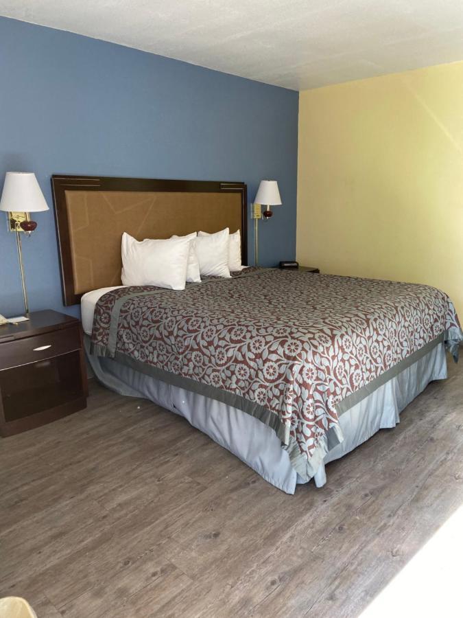 Days Inn By Wyndham Eastland エクステリア 写真